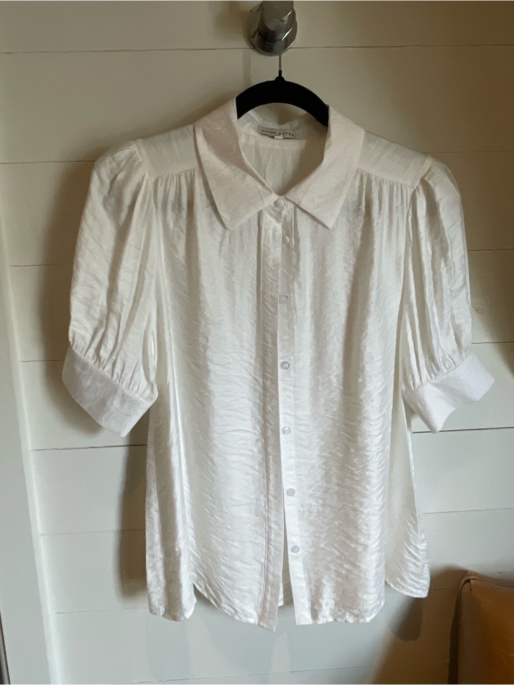 Moon River White Puff Sleeve Button-Down Blouse with Classic Collar